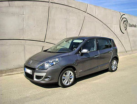 Scenic Luxe Automatik Stahl-Grau-Metallic mit wenig km in Top-Zustand