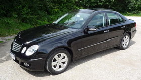 MERCEDES-BENZ E 220 CDI Elegance Autom. // DPF // Panorama-Glas-Schiebedach