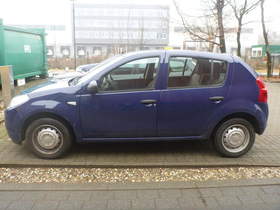 Dacia Sandero wenig gefahren.