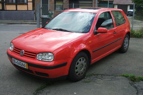 Golf IV 1,4 i 16V TÜV Zahnriemen Bremsen u Auspuff hinten usw neu
