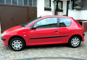 Peugeot 206 - rot - scheckheftgepflegt - wenige KM - Garagenwagen