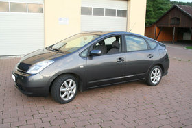 Prius Sol, 1. Hand, Nichtraucher, scheckheftgepflegt, 8-fach bereift, TÜV+AU neu
