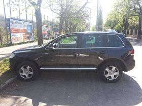 VW Touareg - Frau verkauft