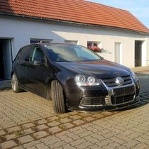 VW Golf R 32