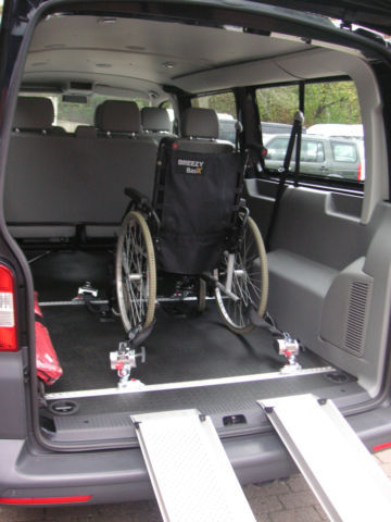VW T5 Kombi 2.0 TDI 9-Sitzer Rollstuhlplatz