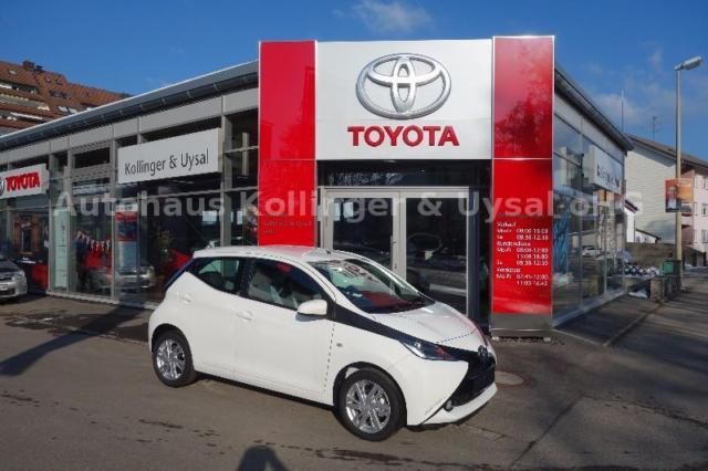 TOYOTA Aygo x-play touch X-Shift