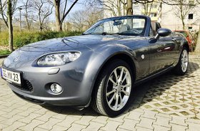 Roadster Mazda MX-5 Sondermodell Niseko mit elektrischem Stahldach und wenig km