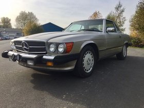 Mercedes-Benz SL 560 W107