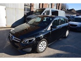 MERCEDES-BENZ B 200 CDI / d Urban Panoramadach Standheizung AHK Kamera