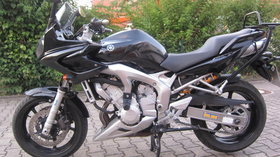 Yamaha FZ6 Fazer mit &Ouml;hlinsausstattung und Seitenkoffer
