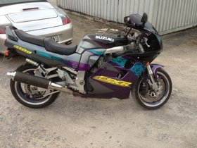 Suzuki GSX-R 1100W Remus/polierte Felgen