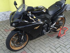 Yamaha R1 Black Gold Edition