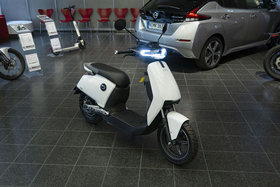 Super Soco CU-X | 45 km/h E-Roller weiss | Matrix LED | NEU