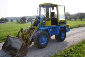 Schaeff SKL 831 A mit Kehrmaschine