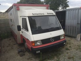 Mercedes-Benz MB100