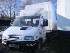 Iveco Turbo Daily 49.12/35 + Auflieger Walde S7