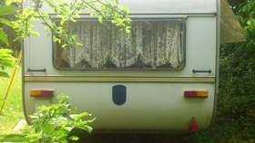 Geräumiger Wohnwagen mit Flair