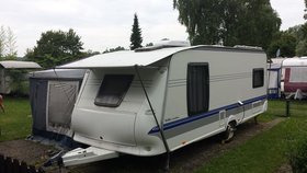 Hobby Excellent 560 Uff, 1. Hand, Klimaanlage, befahrbares Schutzdach, Brand Vorzelt, unfallfrei, leichter Hagelschaden
