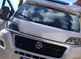 Carado T339 Wohnmobil Fiat / Queensize Bett, Reise, Womo, Urlaub